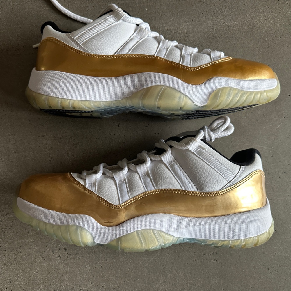 Closing Ceremony Jordan 11 Low size 9